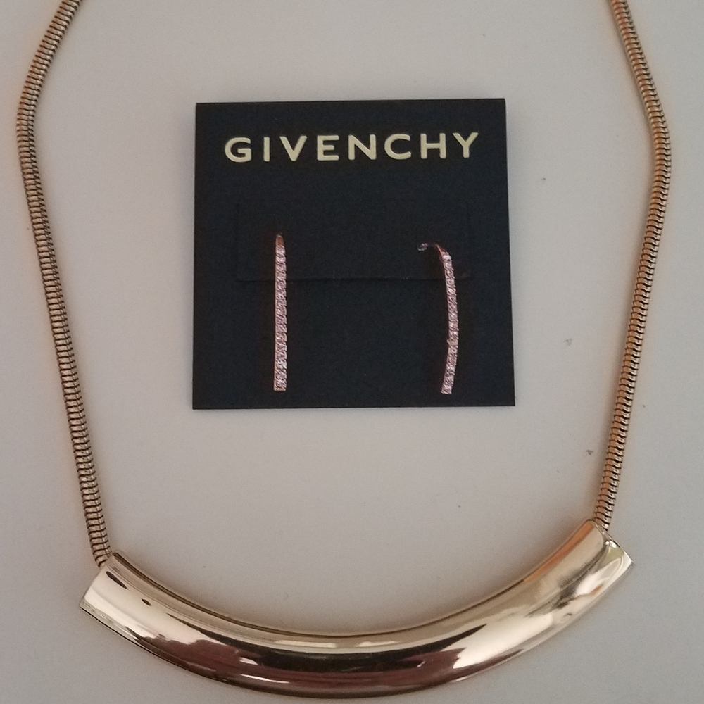 Choker necklace & earrings
